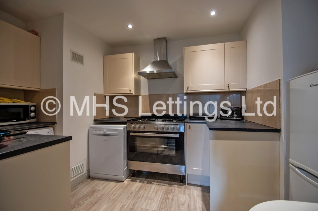 Photo of 2 Bedroom Ground Floor Flat in 28a Brudenell Road, Leeds, LS6 1BD