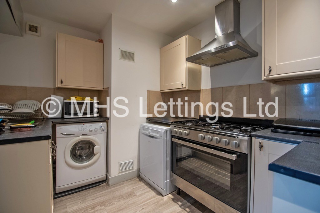 Photo of 2 Bedroom Ground Floor Flat in 28a Brudenell Road, Leeds, LS6 1BD