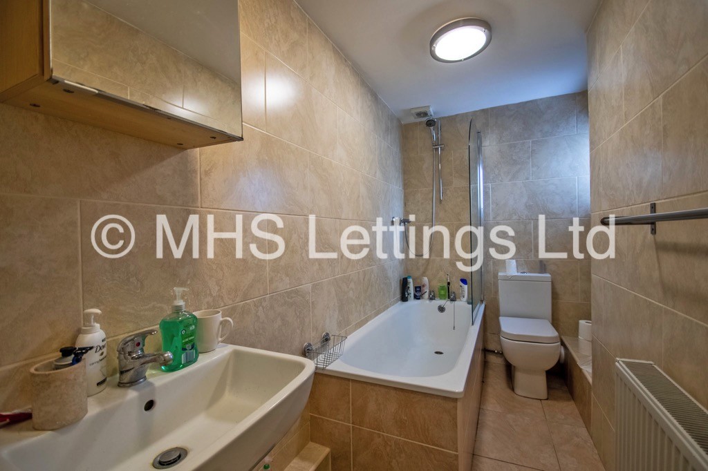 Photo of 2 Bedroom Ground Floor Flat in 28a Brudenell Road, Leeds, LS6 1BD