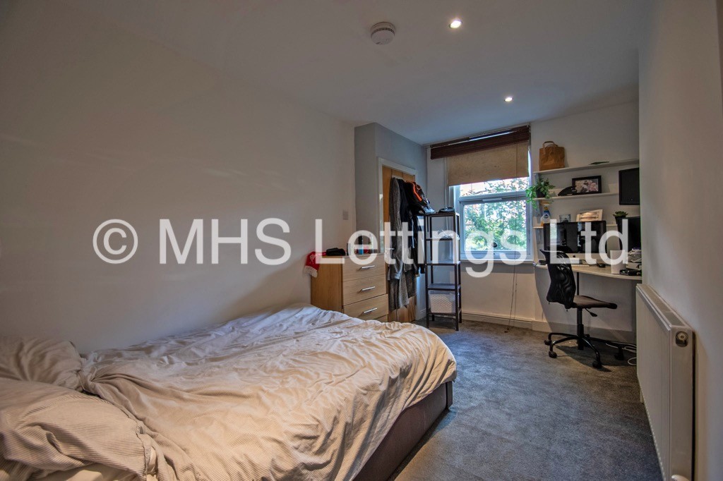 Photo of 2 Bedroom Ground Floor Flat in 28a Brudenell Road, Leeds, LS6 1BD