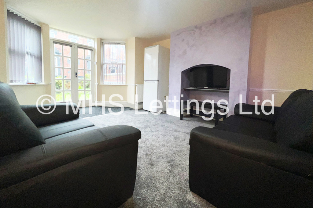 Photo of 3 Bedroom Ground Floor Flat in 41a Regent Park Terrace, Leeds, LS6 2AX