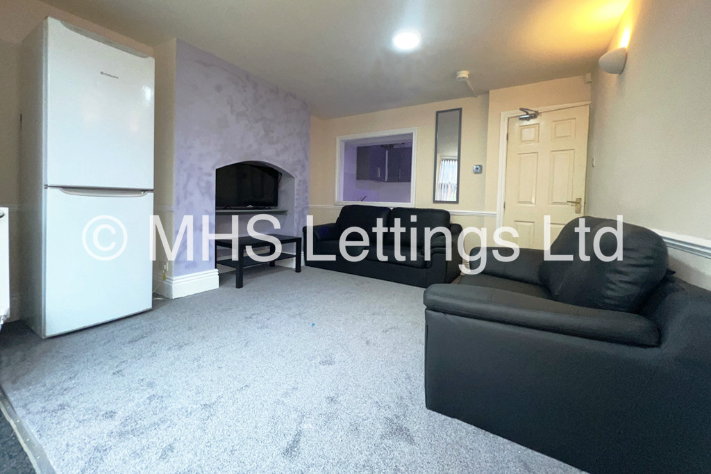 Photo of 3 Bedroom Ground Floor Flat in 41a Regent Park Terrace, Leeds, LS6 2AX