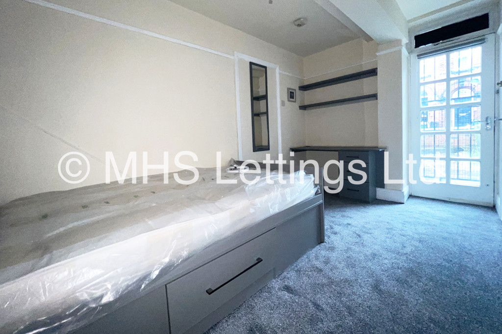 Photo of 3 Bedroom Ground Floor Flat in 41a Regent Park Terrace, Leeds, LS6 2AX