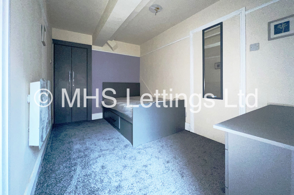 Photo of 3 Bedroom Ground Floor Flat in 41a Regent Park Terrace, Leeds, LS6 2AX