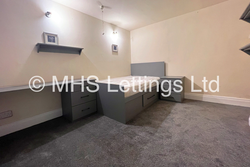 Photo of 3 Bedroom Ground Floor Flat in 41a Regent Park Terrace, Leeds, LS6 2AX