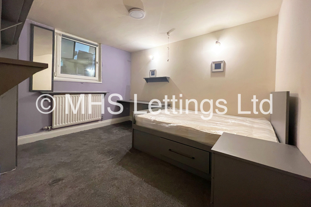 Photo of 3 Bedroom Ground Floor Flat in 41a Regent Park Terrace, Leeds, LS6 2AX