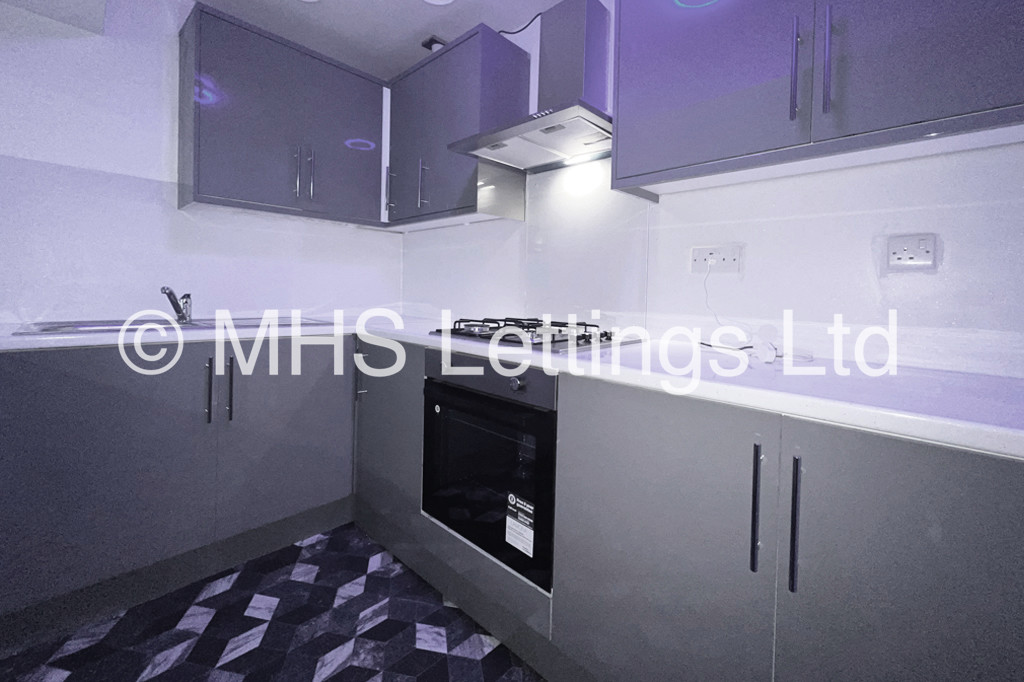 Photo of 3 Bedroom Ground Floor Flat in 41a Regent Park Terrace, Leeds, LS6 2AX