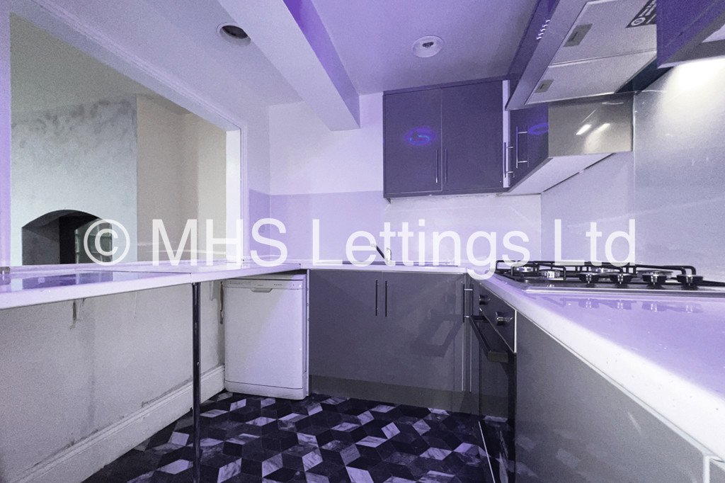 Photo of 3 Bedroom Ground Floor Flat in 41a Regent Park Terrace, Leeds, LS6 2AX