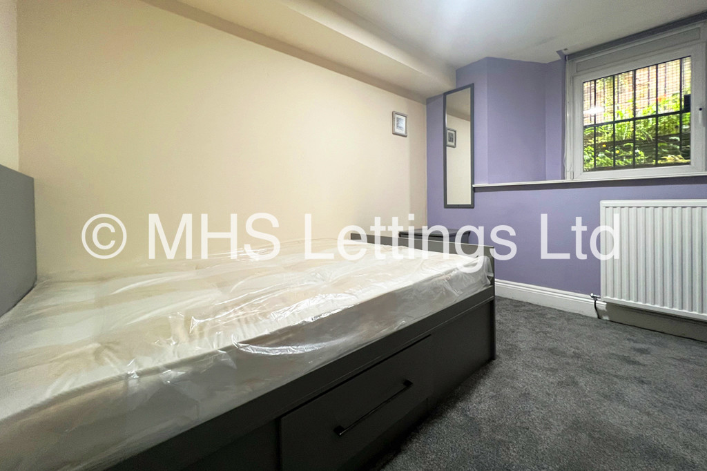 Photo of 3 Bedroom Ground Floor Flat in 41a Regent Park Terrace, Leeds, LS6 2AX