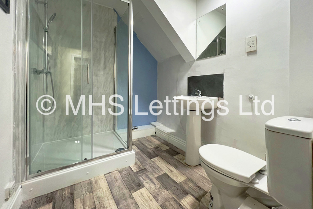 Photo of 3 Bedroom Ground Floor Flat in 41a Regent Park Terrace, Leeds, LS6 2AX