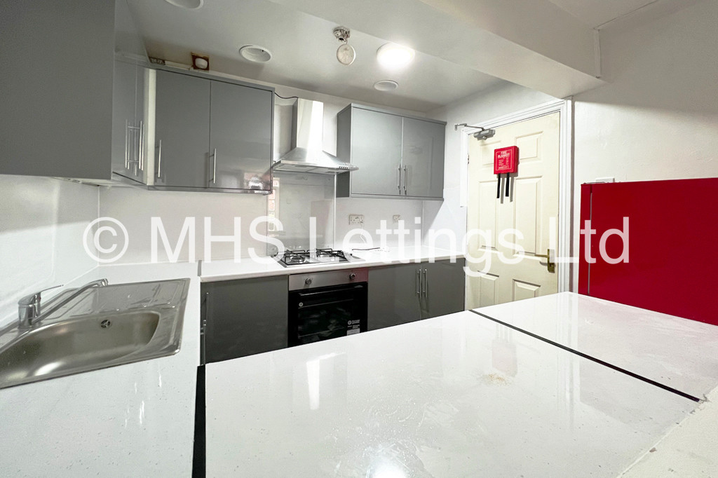 Photo of 3 Bedroom Ground Floor Flat in 41a Regent Park Terrace, Leeds, LS6 2AX
