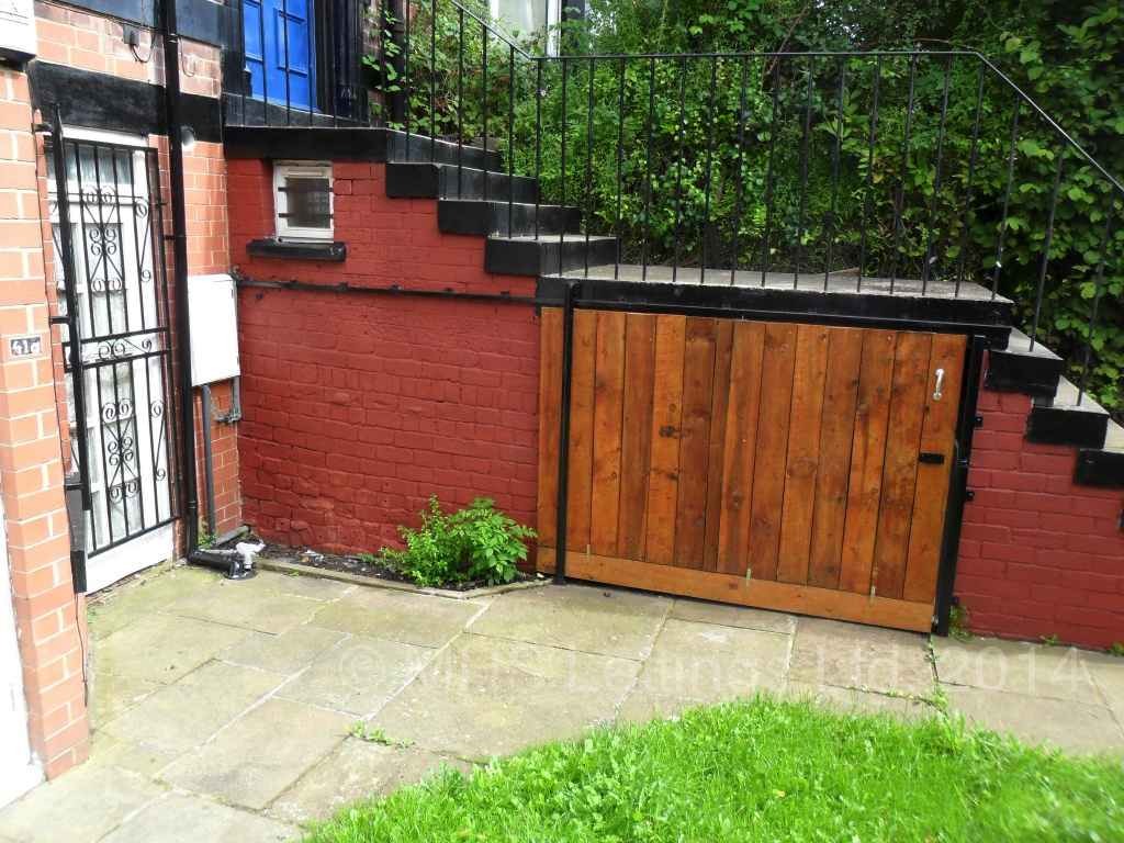 Photo of 3 Bedroom Ground Floor Flat in 41a Regent Park Terrace, Leeds, LS6 2AX