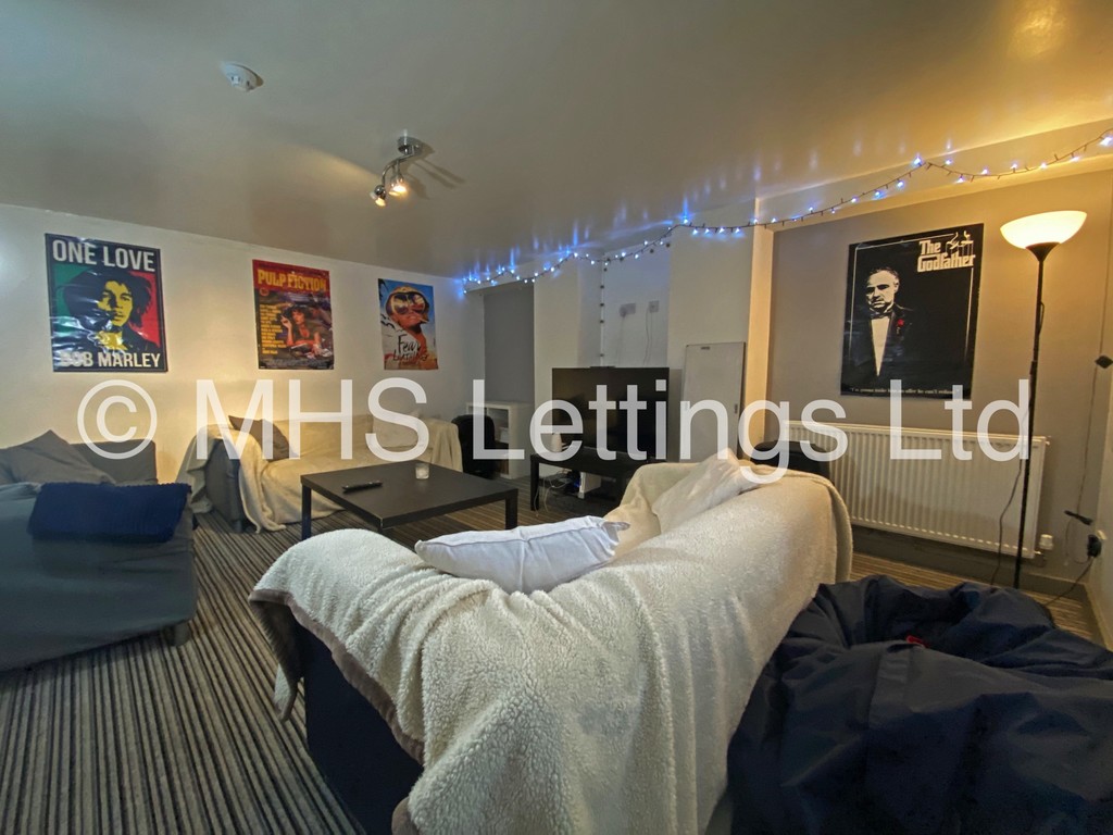 Photo of 7 Bedroom End Terraced House in 52 Victoria Road, Leeds, LS6 1DL
