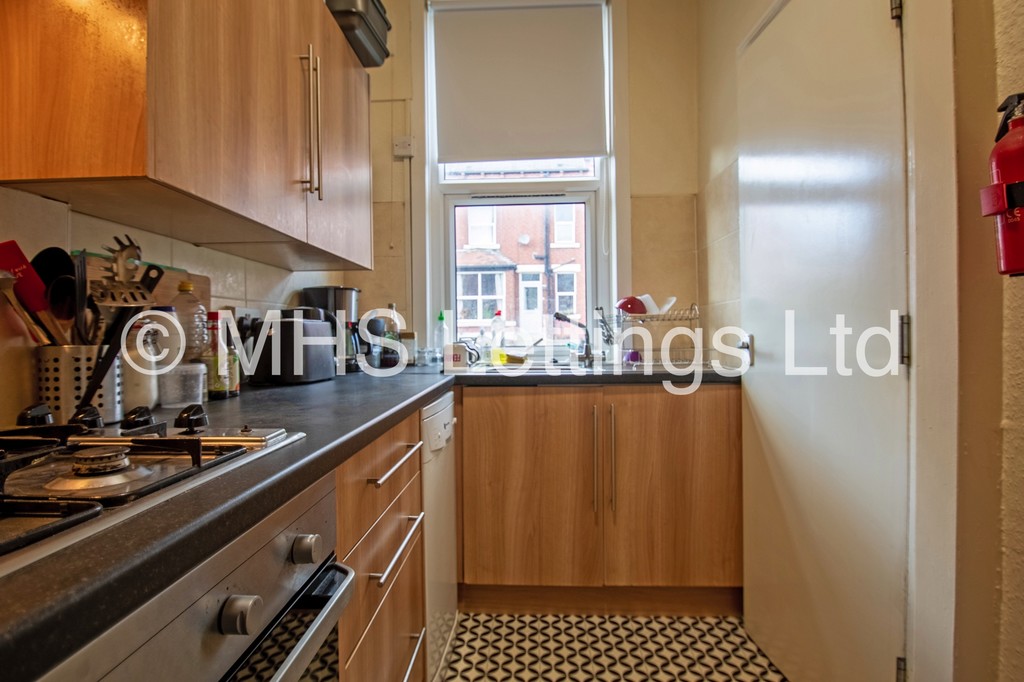 Photo of 3 Bedroom Mid Terraced House in 59 Beechwood Mount, Leeds, LS4 2NQ