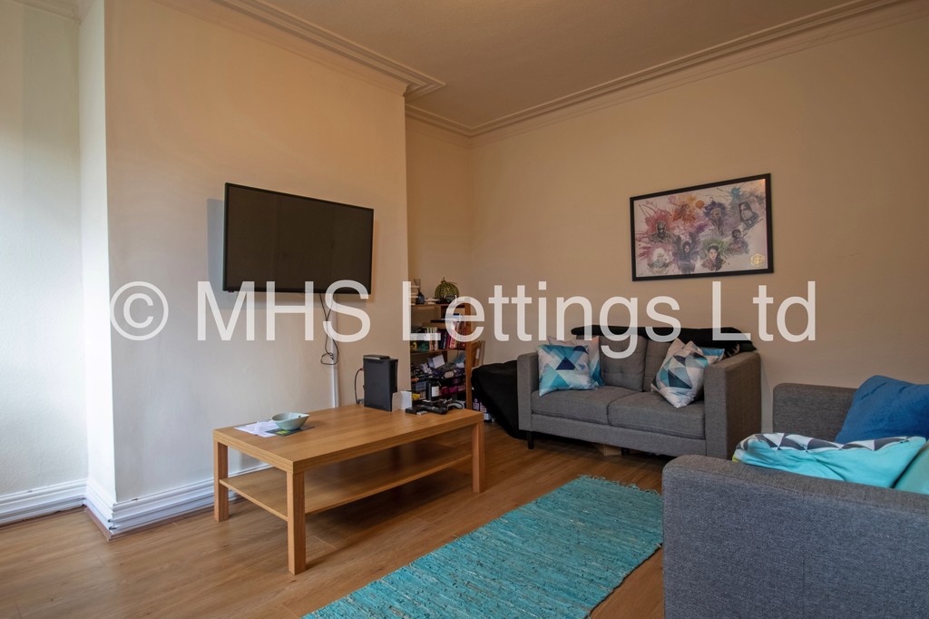 Photo of 3 Bedroom Mid Terraced House in 59 Beechwood Mount, Leeds, LS4 2NQ