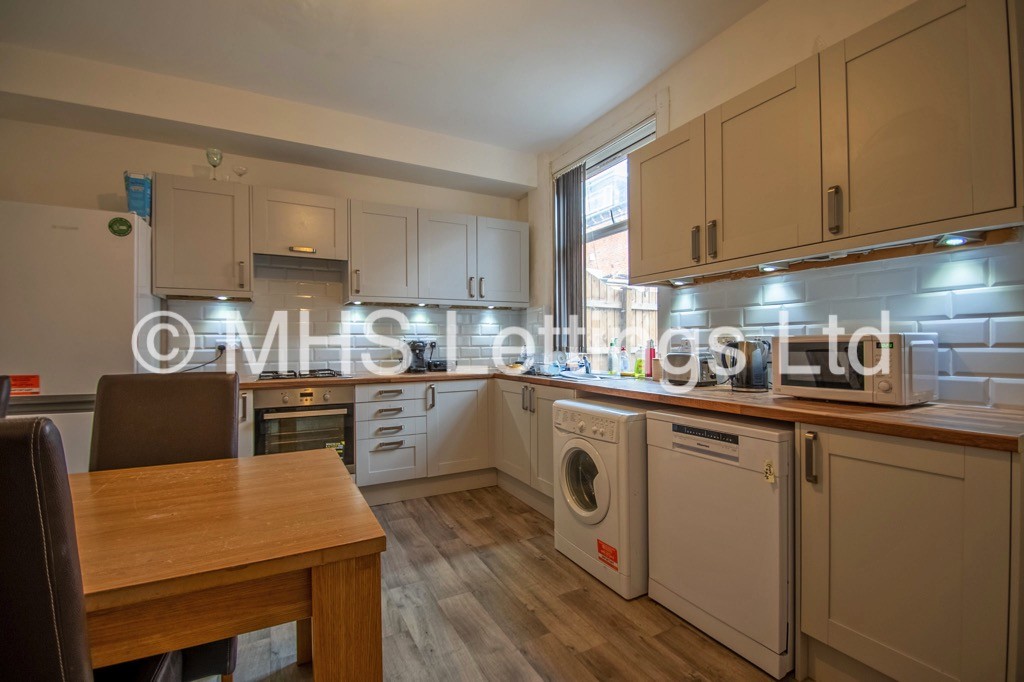 Photo of 4 Bedroom Mid Terraced House in 12 Hessle Mount, Leeds, LS6 1EP