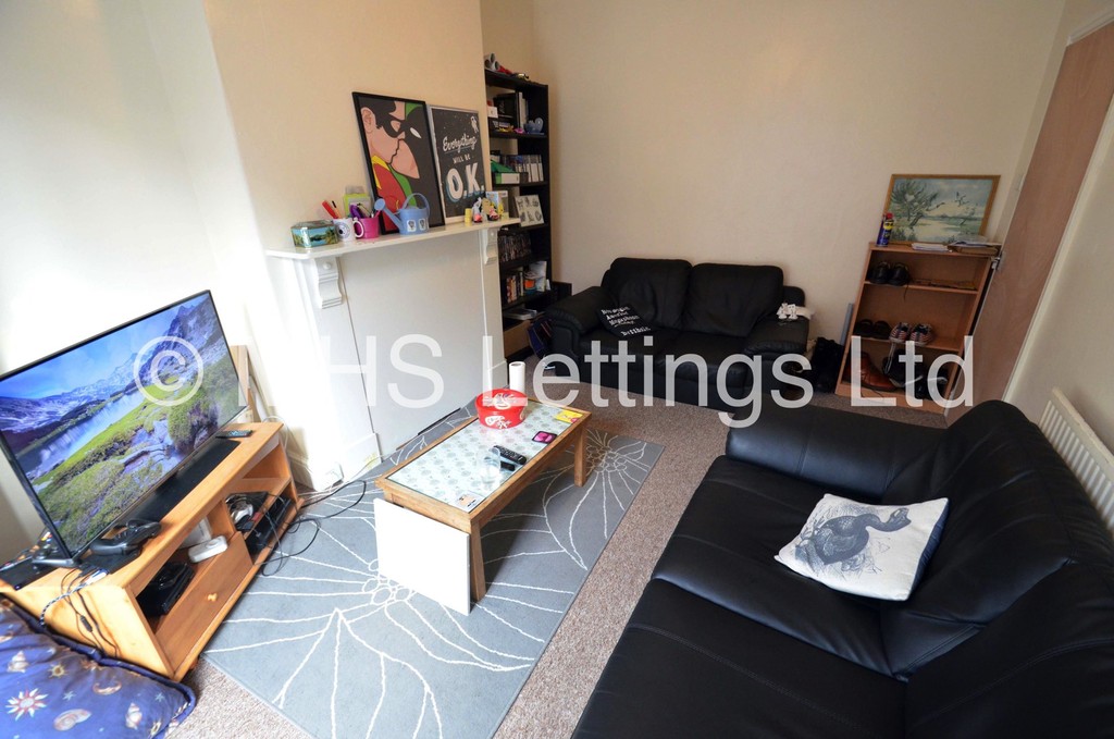 Photo of 4 Bedroom Mid Terraced House in 12 Hessle Mount, Leeds, LS6 1EP