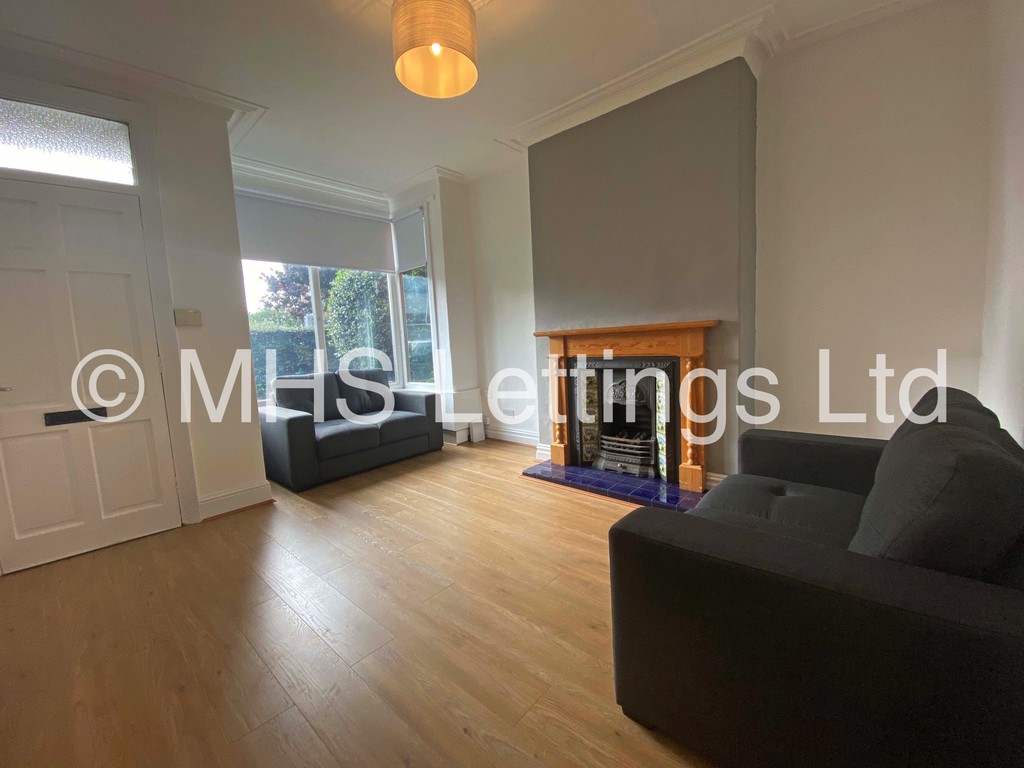 Photo of 4 Bedroom End Terraced House in 24 Newport View, Leeds, LS6 3BX