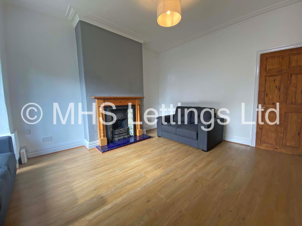 Photo of 4 Bedroom End Terraced House in 24 Newport View, Leeds, LS6 3BX