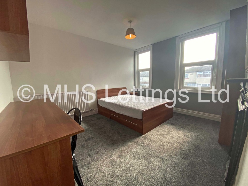 Photo of 4 Bedroom End Terraced House in 24 Newport View, Leeds, LS6 3BX