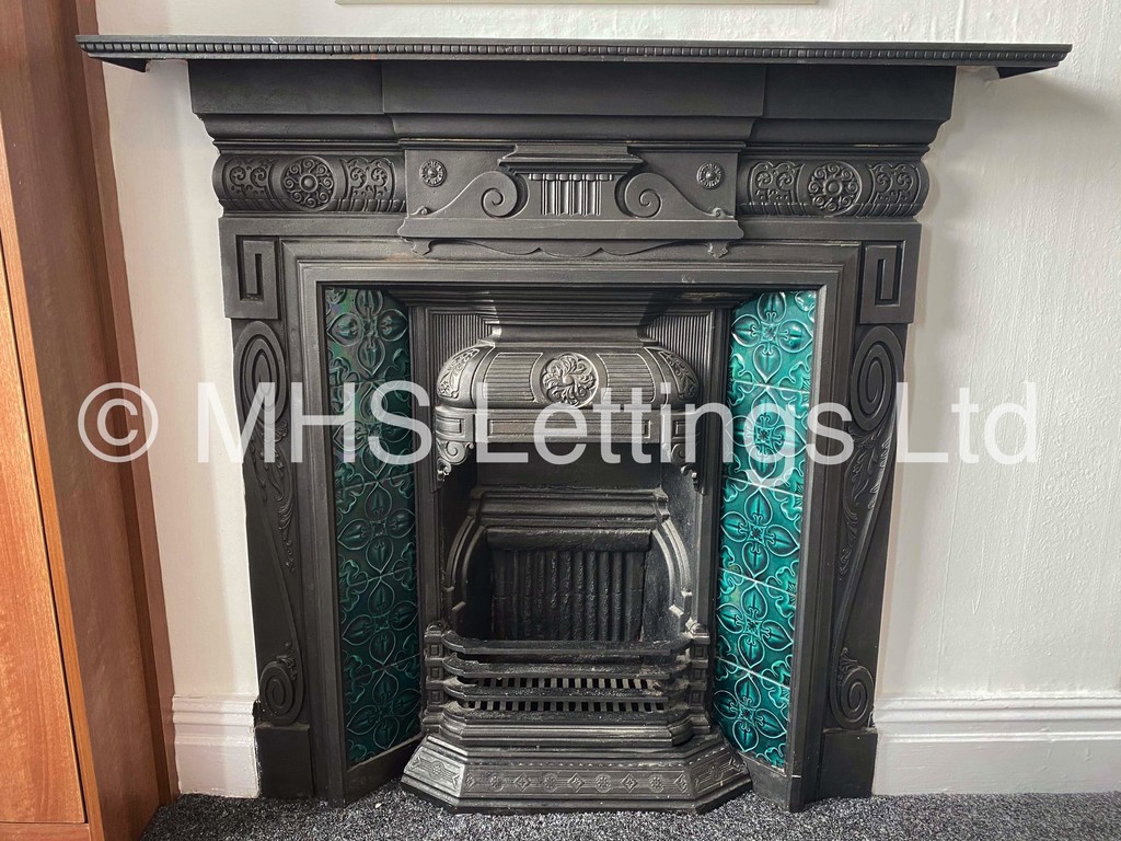 Photo of 4 Bedroom End Terraced House in 24 Newport View, Leeds, LS6 3BX