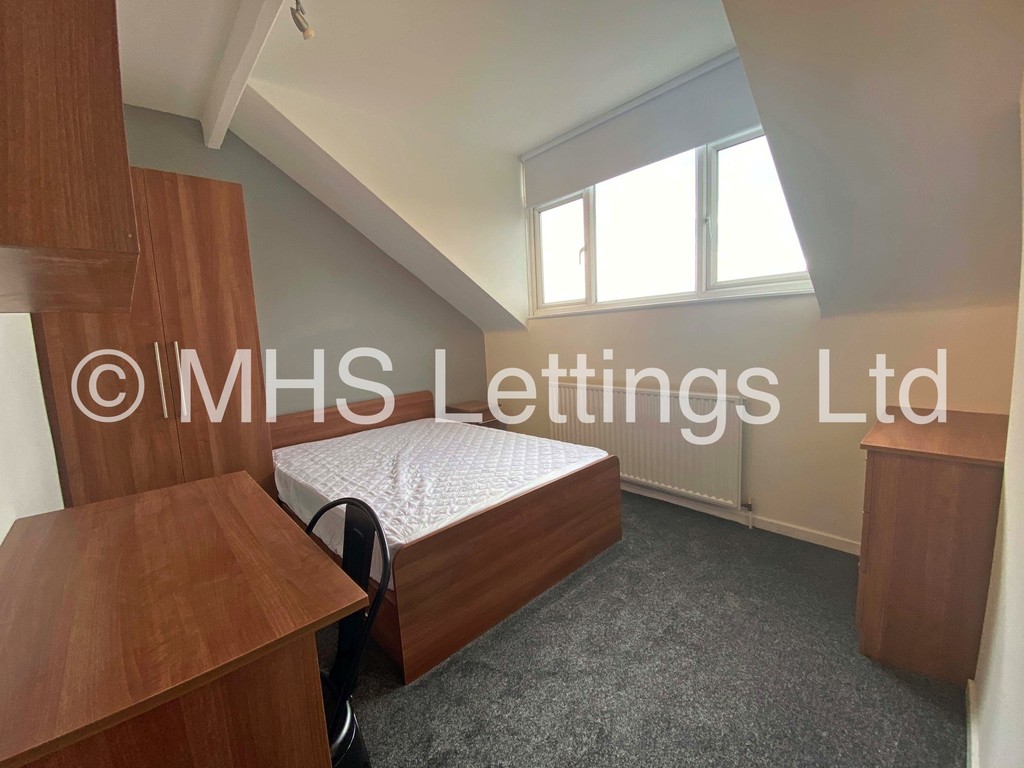 Photo of 4 Bedroom End Terraced House in 24 Newport View, Leeds, LS6 3BX
