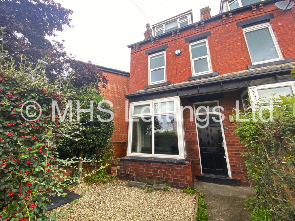 Photo of 4 Bedroom End Terraced House in 24 Newport View, Leeds, LS6 3BX