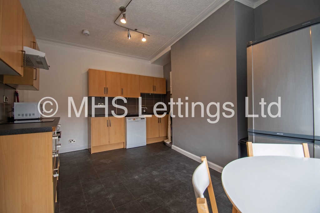 Photo of 4 Bedroom End Terraced House in 2 Talbot Mount, Leeds, LS4 2PF