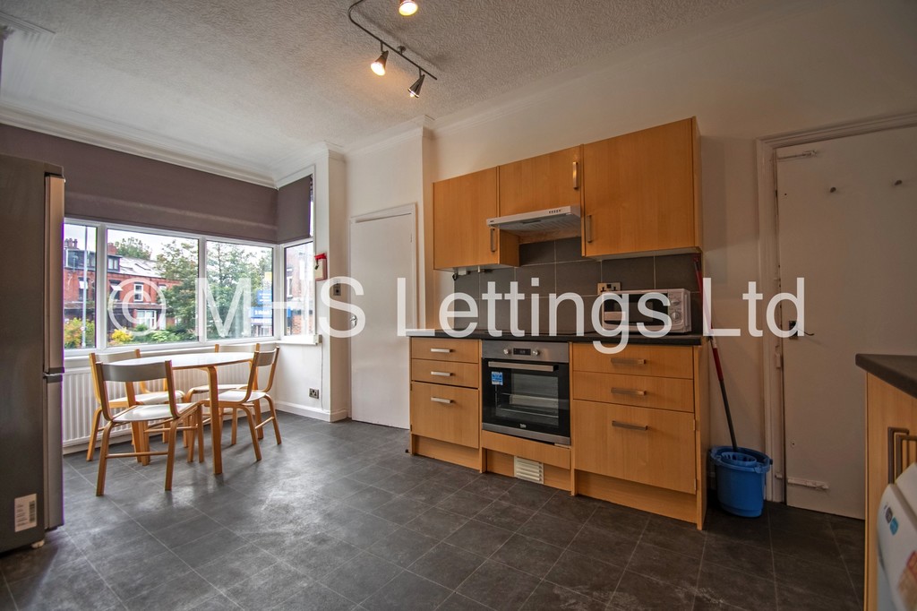 Photo of 4 Bedroom End Terraced House in 2 Talbot Mount, Leeds, LS4 2PF