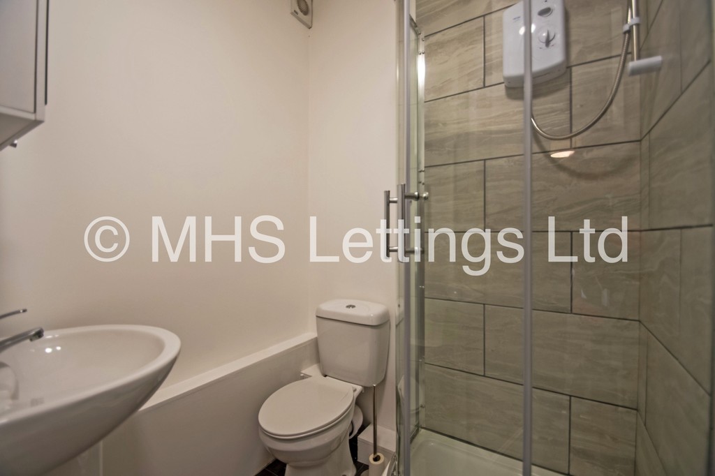 Photo of 4 Bedroom End Terraced House in 2 Talbot Mount, Leeds, LS4 2PF