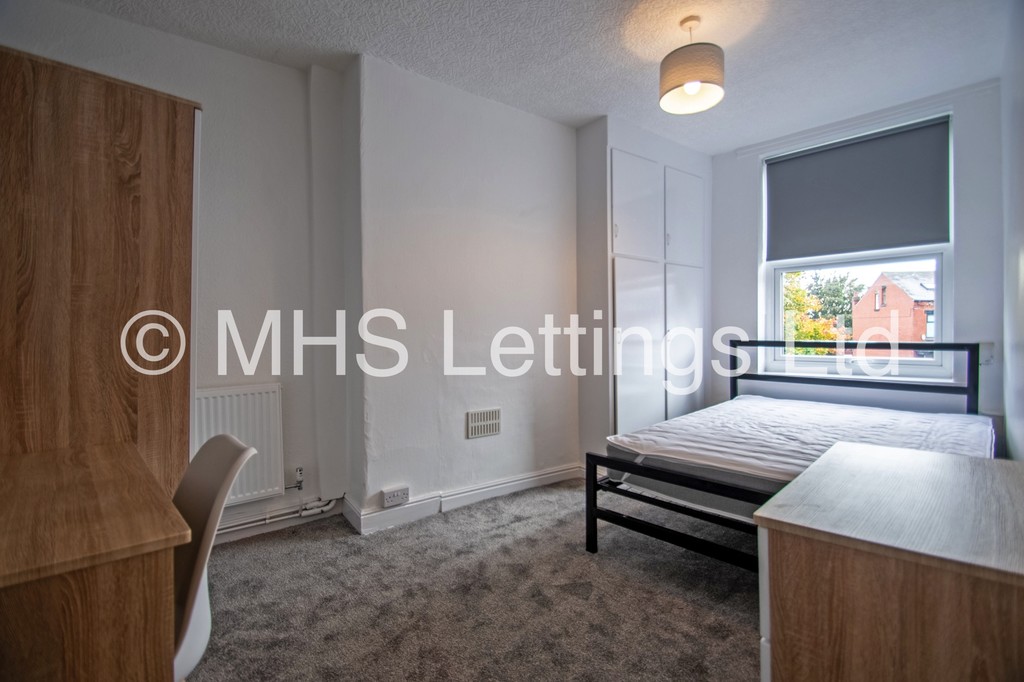 Photo of 4 Bedroom End Terraced House in 2 Talbot Mount, Leeds, LS4 2PF