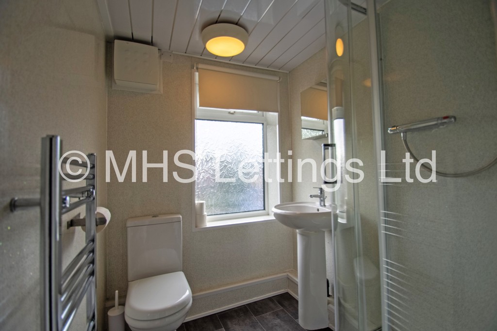 Photo of 4 Bedroom End Terraced House in 2 Talbot Mount, Leeds, LS4 2PF