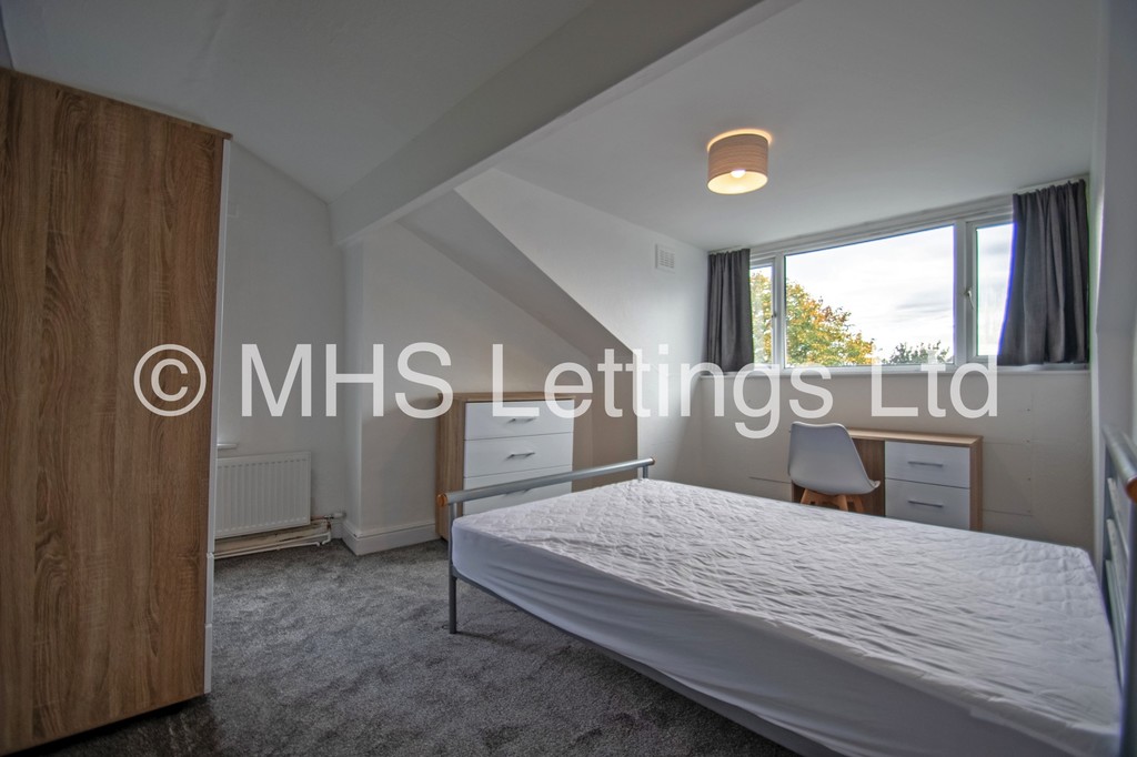 Photo of 4 Bedroom End Terraced House in 2 Talbot Mount, Leeds, LS4 2PF