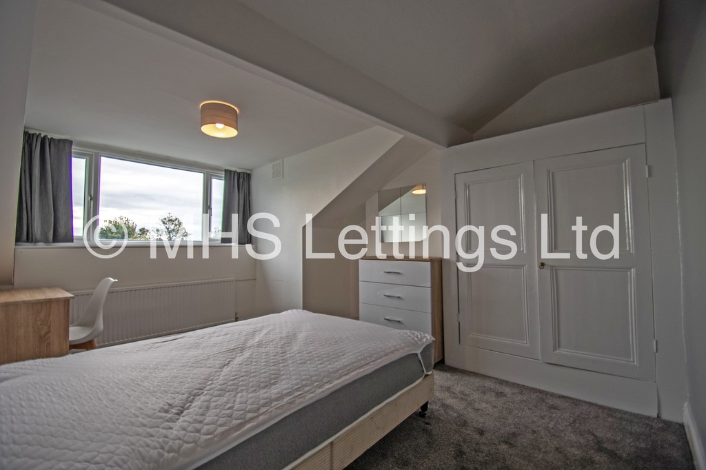 Photo of 4 Bedroom End Terraced House in 2 Talbot Mount, Leeds, LS4 2PF