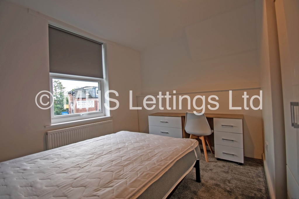 Photo of 4 Bedroom End Terraced House in 2 Talbot Mount, Leeds, LS4 2PF