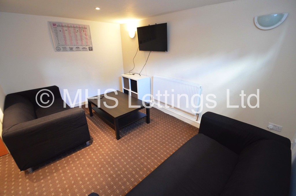 Photo of 4 Bedroom Mid Terraced House in 6 Pearson Avenue, Leeds, LS6 1JA