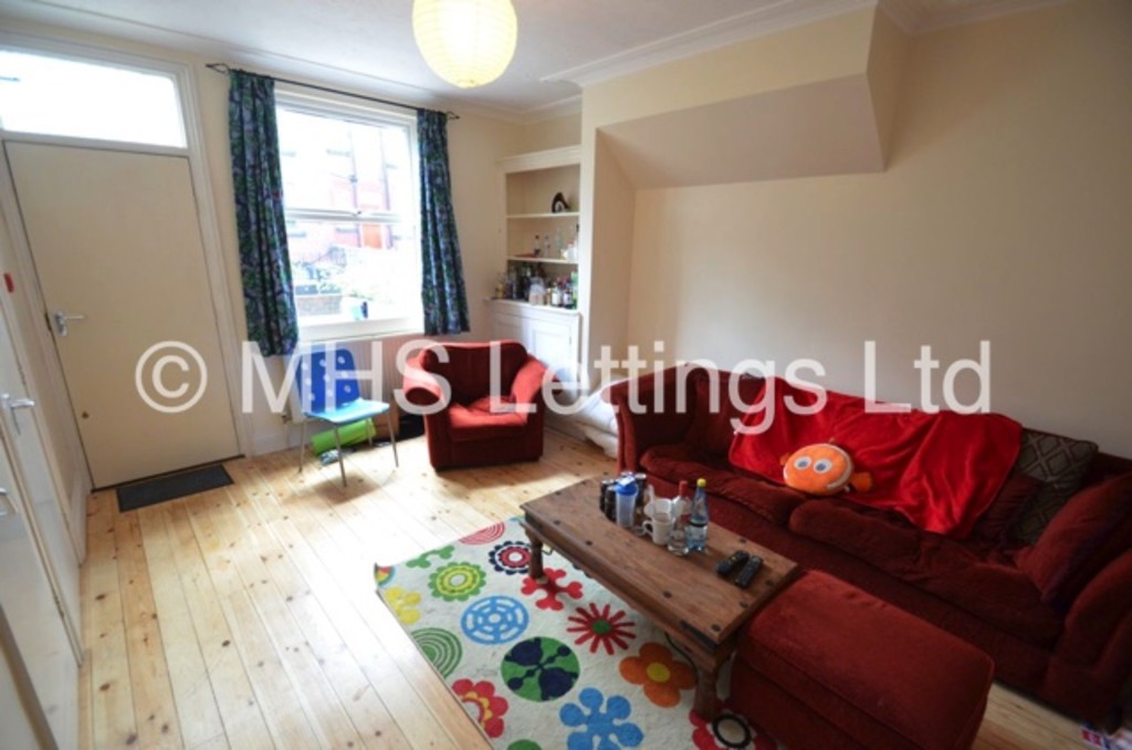 Photo of 6 Bedroom Mid Terraced House in 15 Stanmore Road, Leeds, LS4 2RU