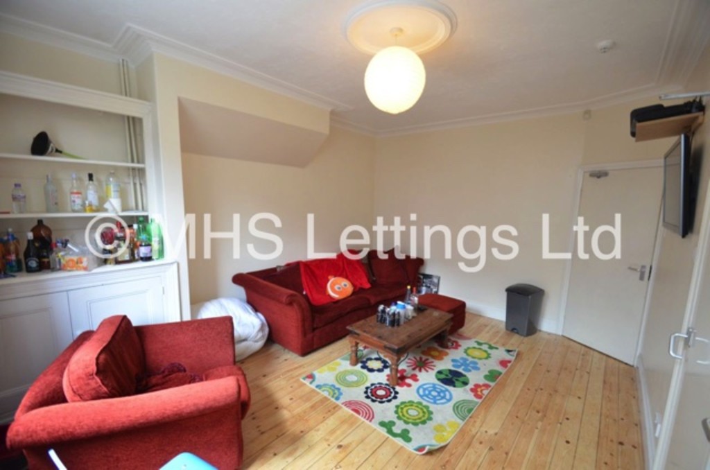 Photo of 6 Bedroom Mid Terraced House in 15 Stanmore Road, Leeds, LS4 2RU