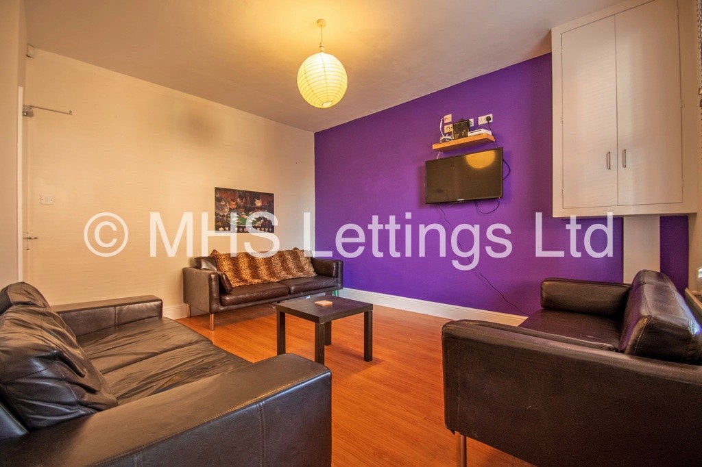 Photo of 6 Bedroom Mid Terraced House in 197 Cardigan Lane, Leeds, LS6 1DX