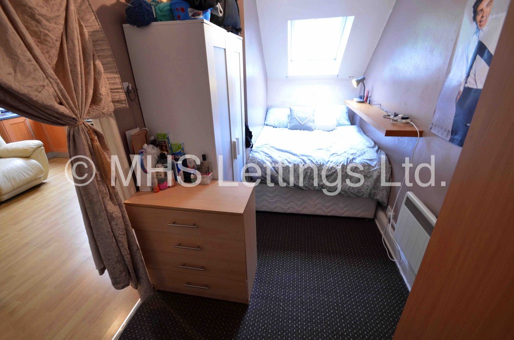 Photo of 1 Bedroom Flat in Flat 5, 22 Brudenell Road, Leeds, LS6 1BD