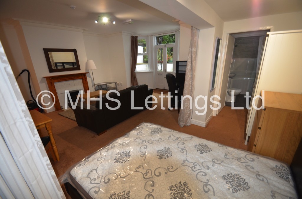 Photo of 1 Bedroom Ground Floor Flat in 22a Brudenell Road, Leeds, LS6 1BD