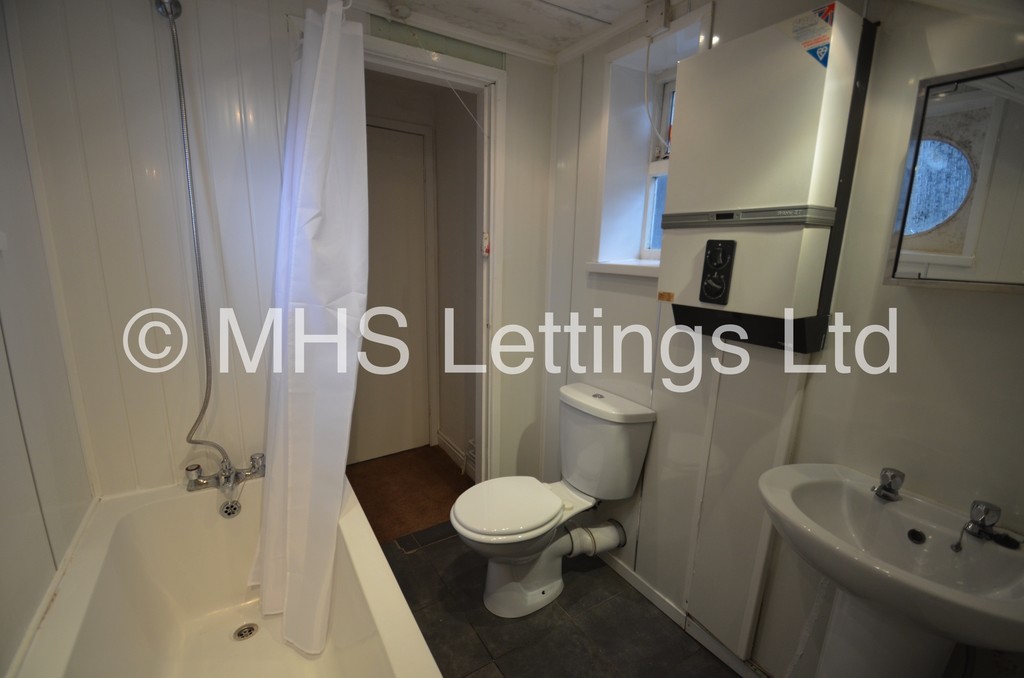 Photo of 1 Bedroom Ground Floor Flat in 22a Brudenell Road, Leeds, LS6 1BD