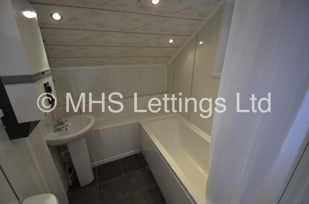 Photo of 1 Bedroom Ground Floor Flat in 22a Brudenell Road, Leeds, LS6 1BD