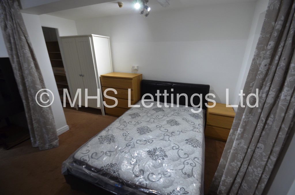 Photo of 1 Bedroom Ground Floor Flat in 22a Brudenell Road, Leeds, LS6 1BD