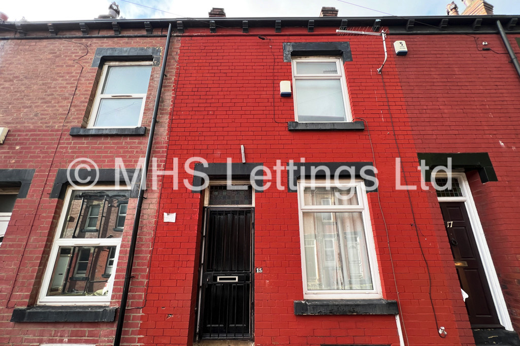 Photo of 3 Bedroom Mid Terraced House in 15 Beamsley Grove, Leeds, LS6 1LA