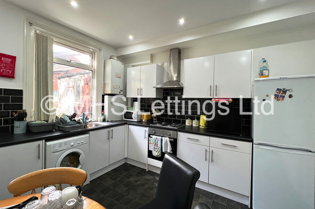 Photo of 3 Bedroom Mid Terraced House in 15 Beamsley Grove, Leeds, LS6 1LA