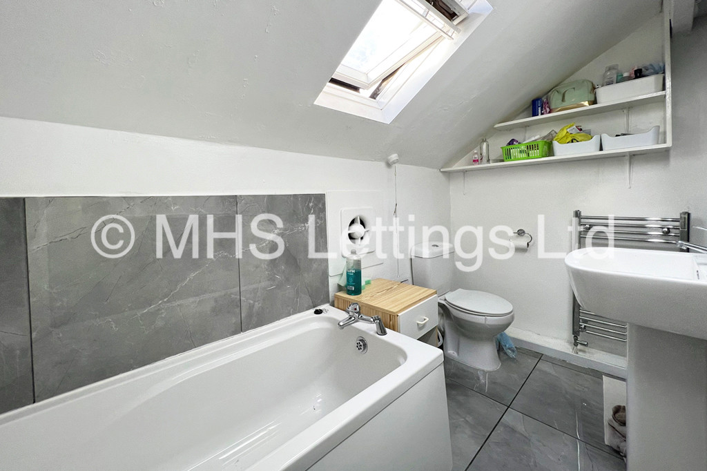 Photo of 3 Bedroom Mid Terraced House in 15 Beamsley Grove, Leeds, LS6 1LA