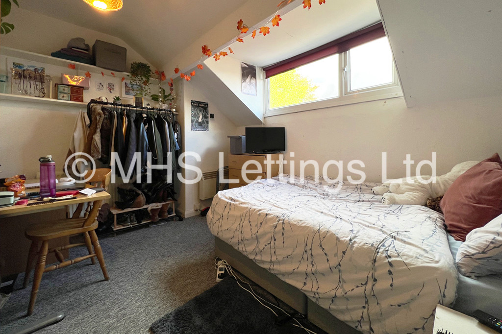 Photo of 3 Bedroom Mid Terraced House in 15 Beamsley Grove, Leeds, LS6 1LA