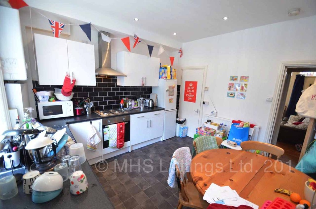Photo of 3 Bedroom Mid Terraced House in 15 Beamsley Grove, Leeds, LS6 1LA