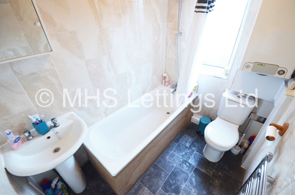 Photo of 2 Bedroom Mid Terraced House in 9 Park View Avenue, Leeds, LS4 2LH